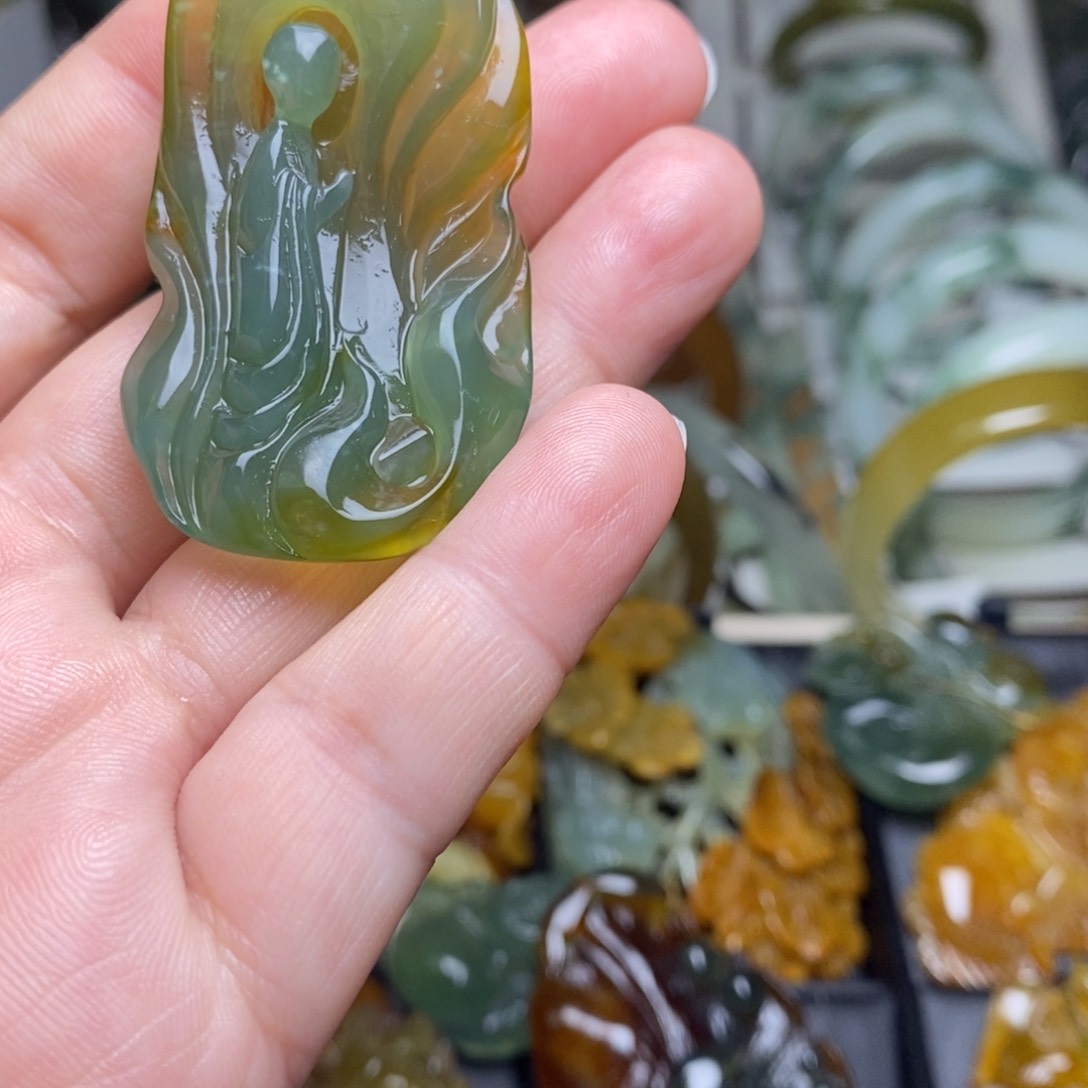 蛇纹石玉挂件未镶嵌