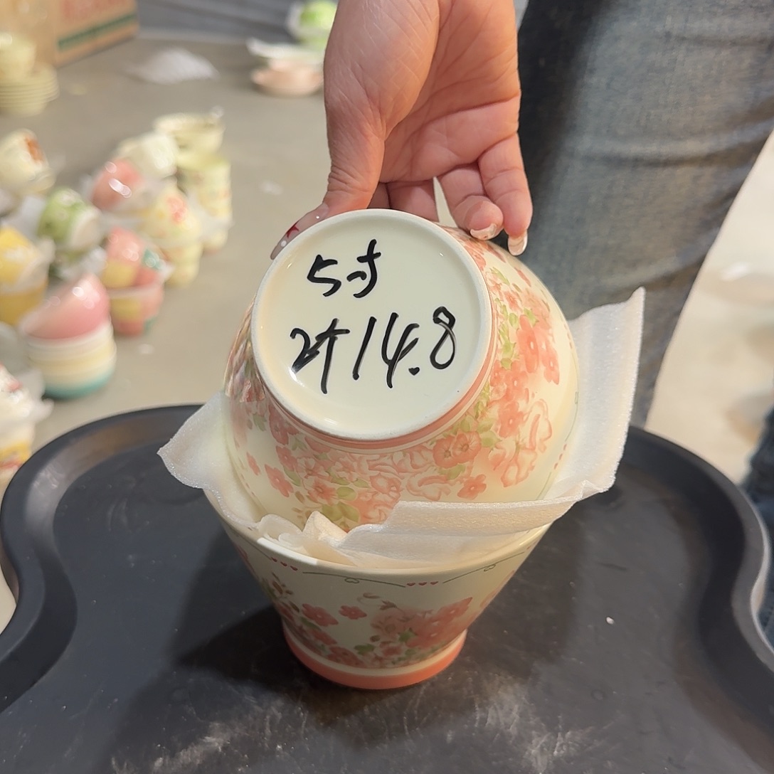 碎花碗两个装斗笠碗