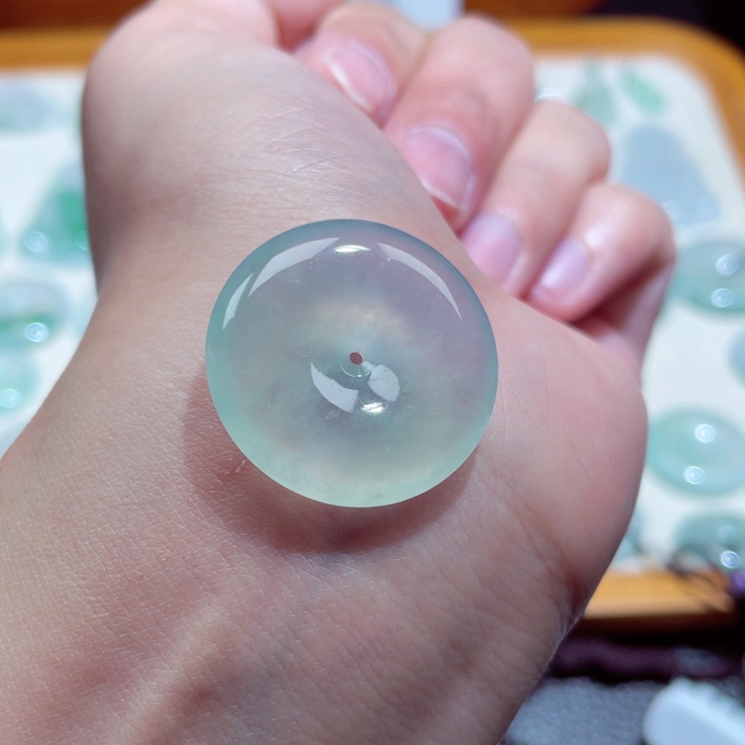 翡翠颈饰未镶嵌扣子