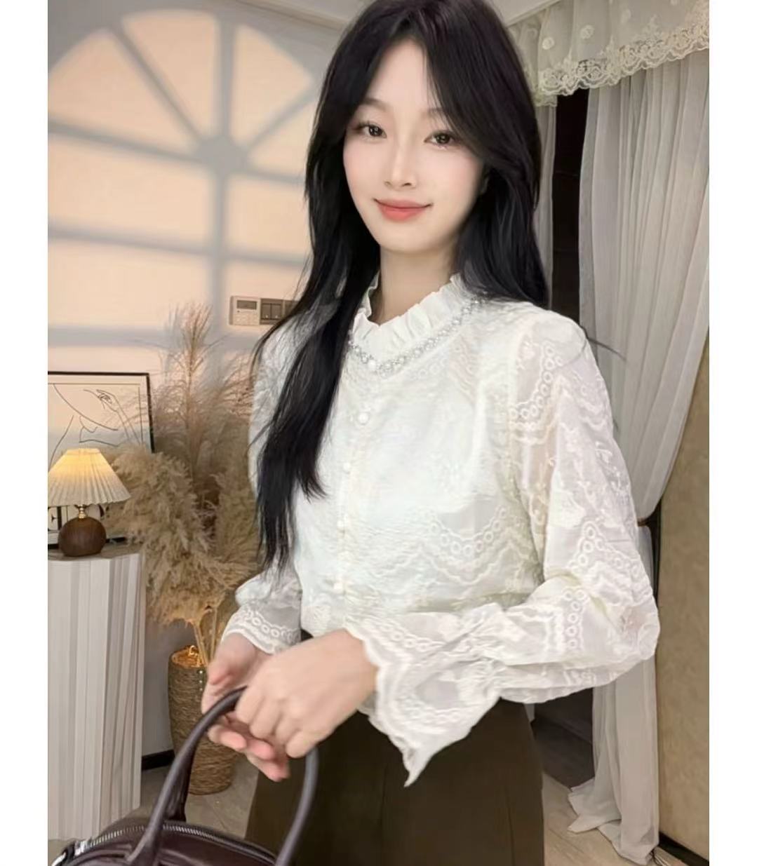 【759】名媛重工立领蕾丝长袖衬衫女秋冬设计感珍珠扣洋气别致上衣