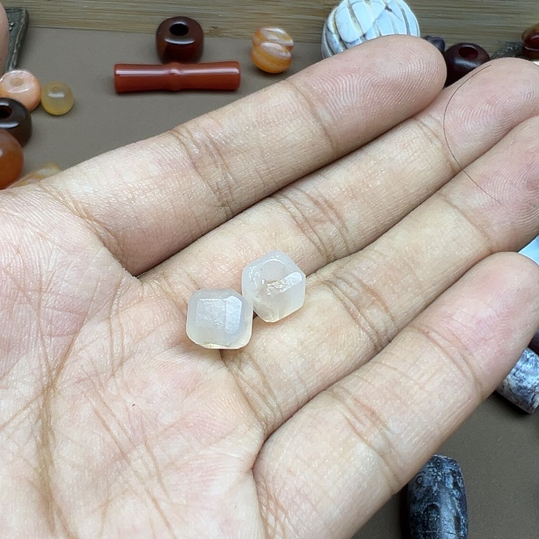 窈***镹玛瑙/玉髓合金珠宝半成品