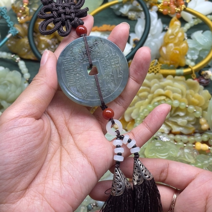 蛇纹石玉吊坠合金