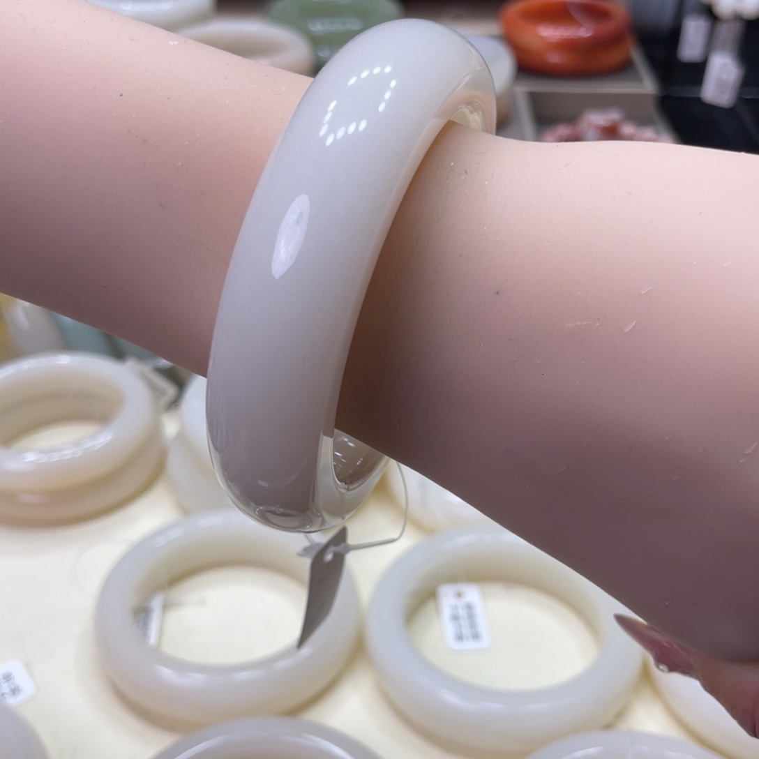 未镶嵌手镯石英岩玉