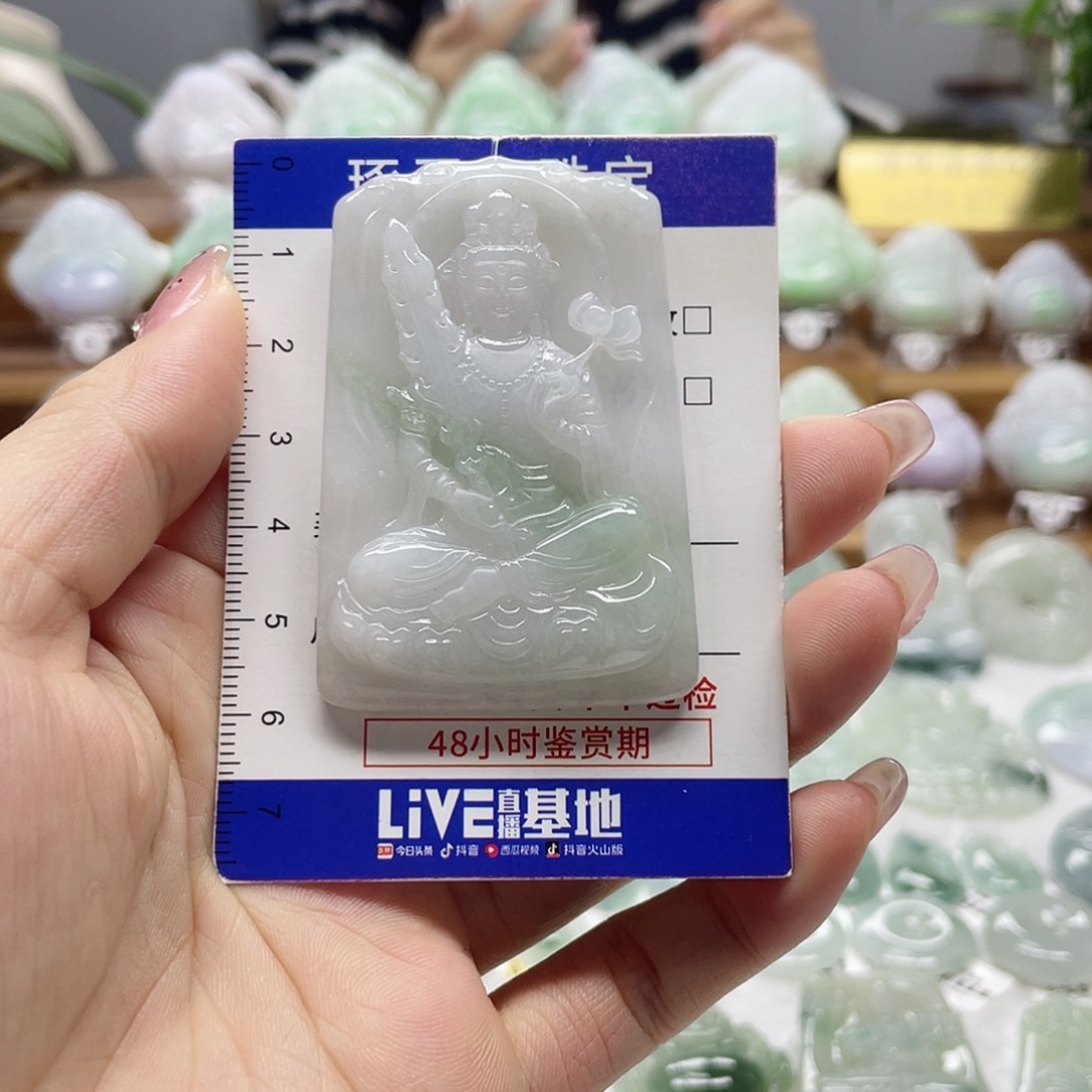 颈饰未镶嵌翡翠虚空藏