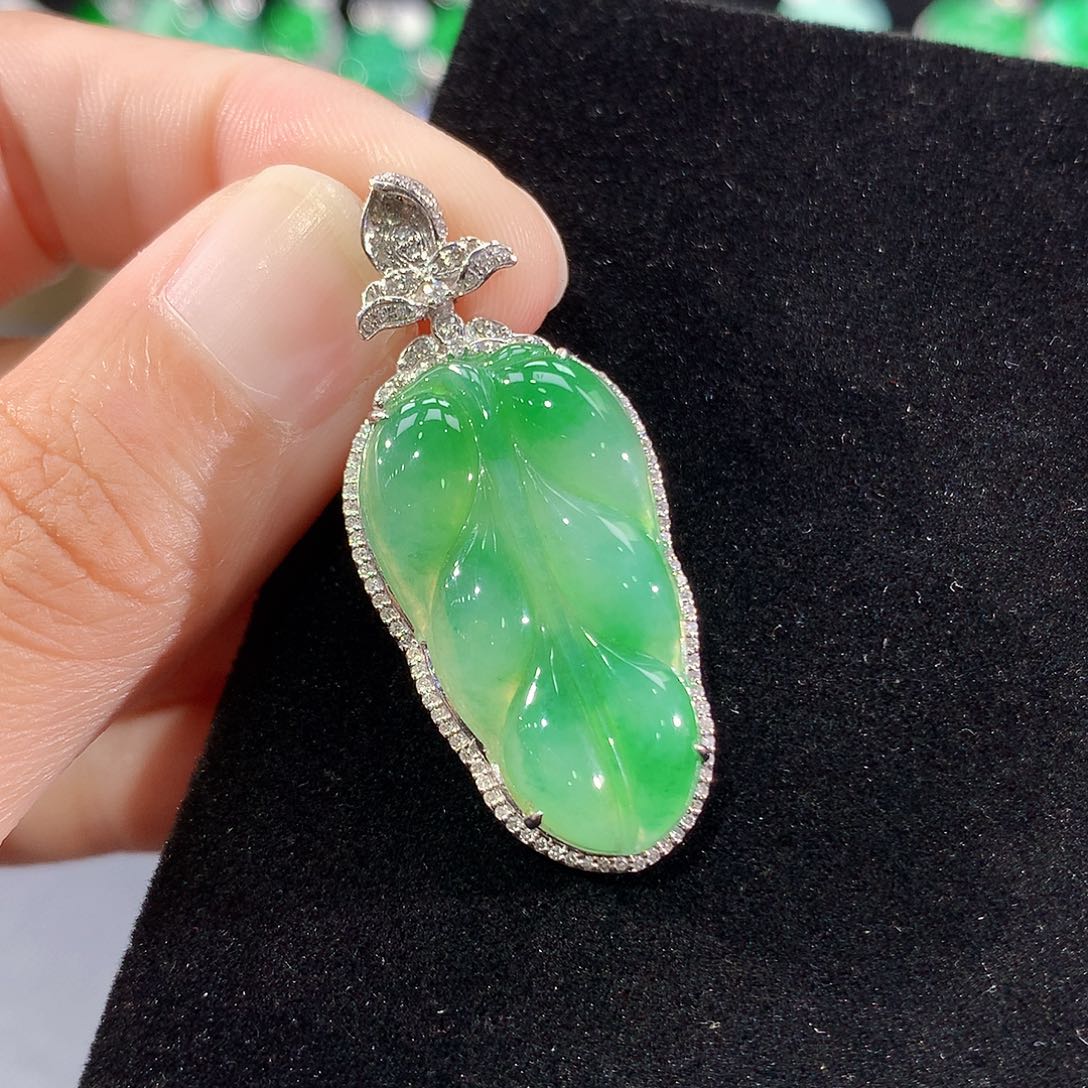 翡翠18K金镶嵌颈饰