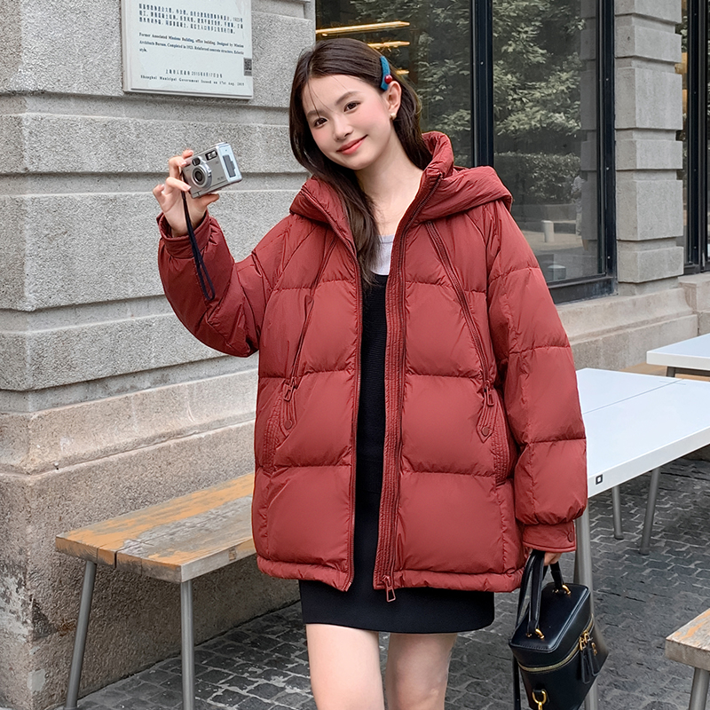 DEJIBVU/大季胖mm200斤韩版加肥加大码羽绒服女连帽中长款红9920