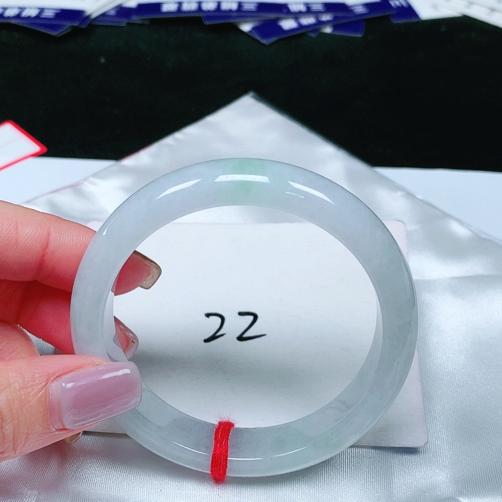 翡翠手镯未镶嵌翡翠手镯未镶嵌