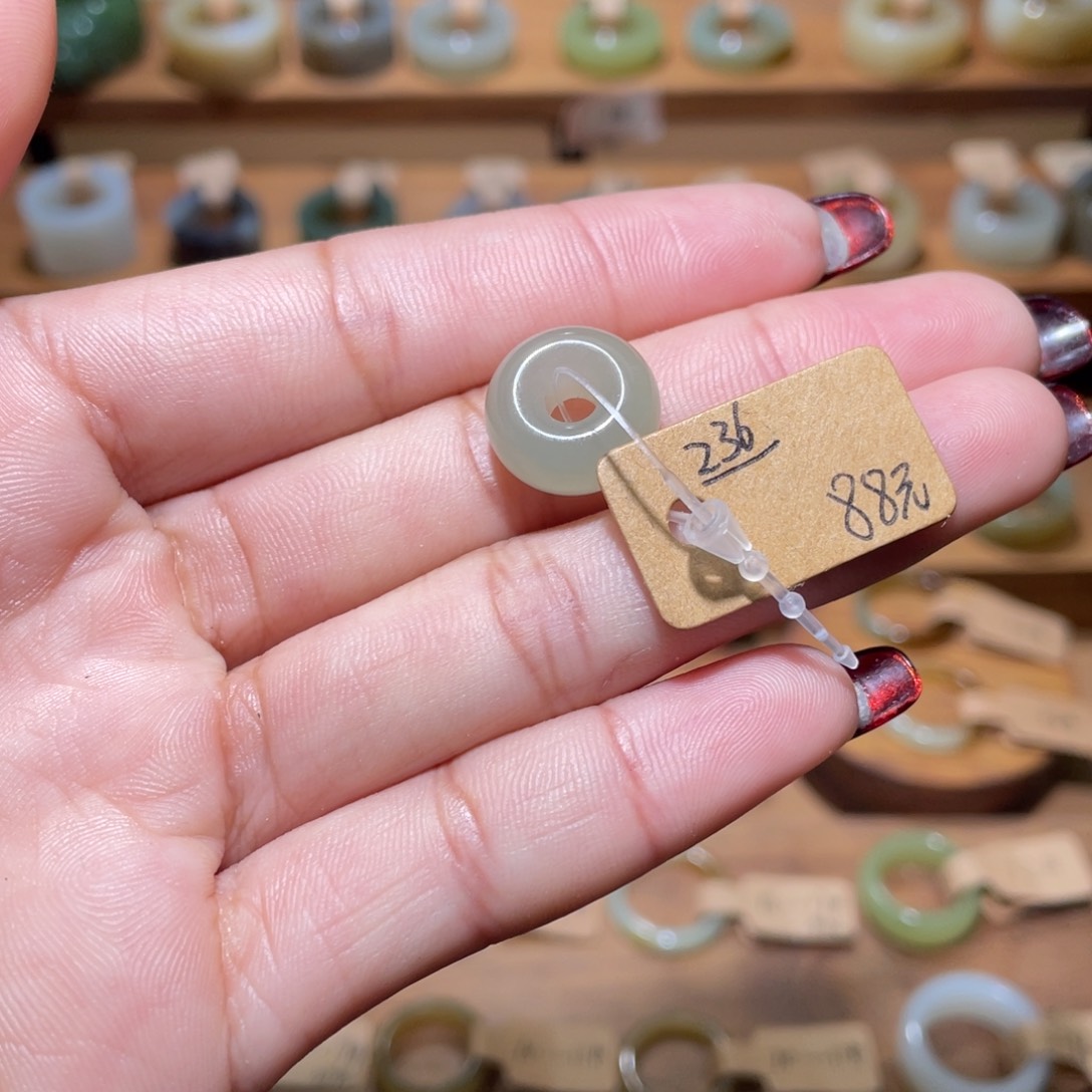 和田玉颈饰未镶嵌236