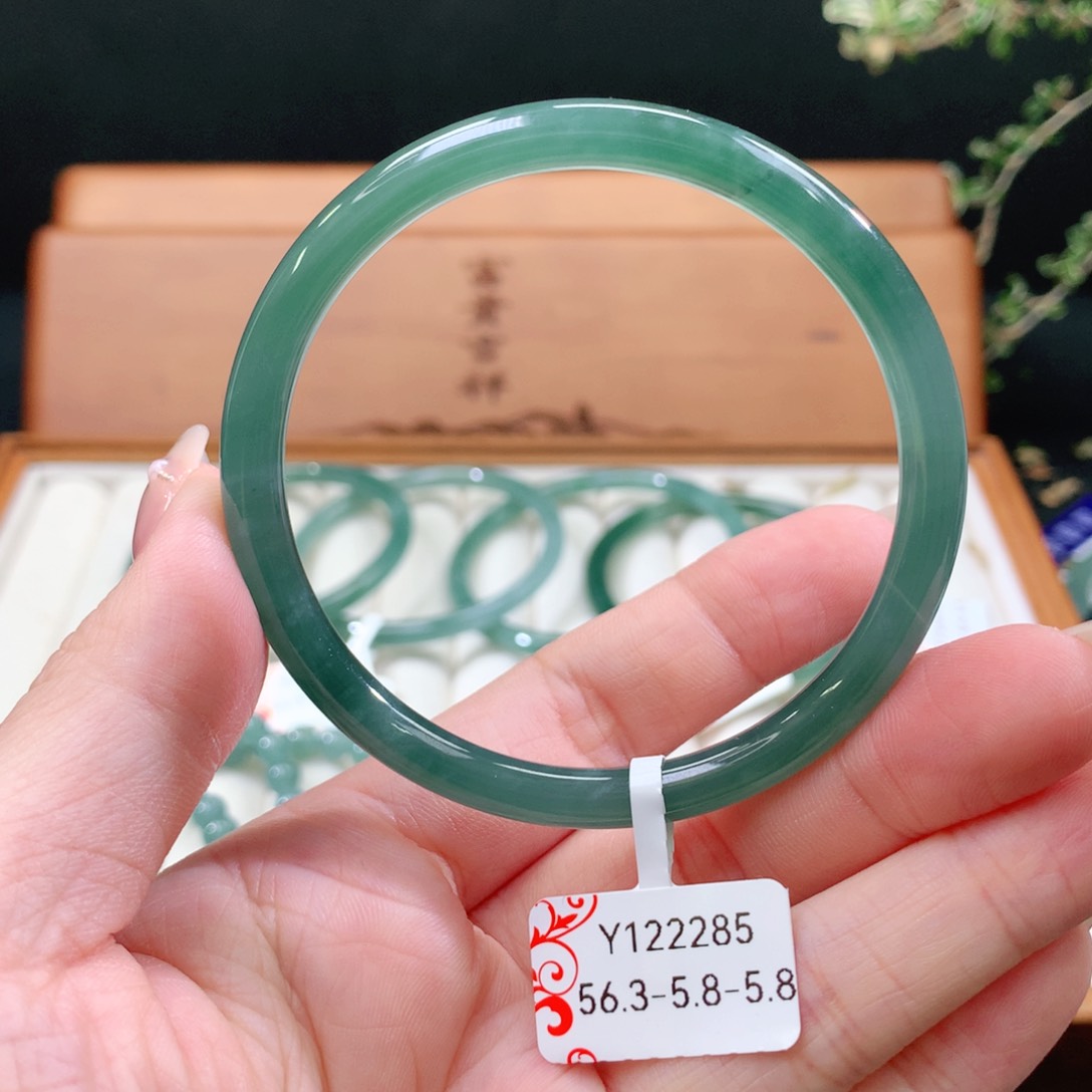 翡翠手镯未镶嵌天然