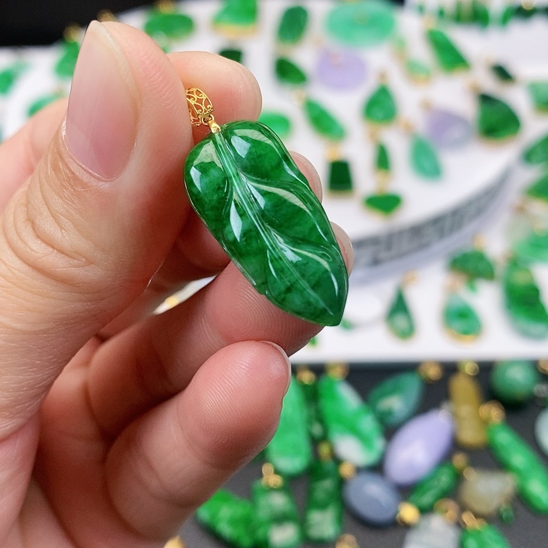 翡翠吊坠(不含链)18K金镶嵌