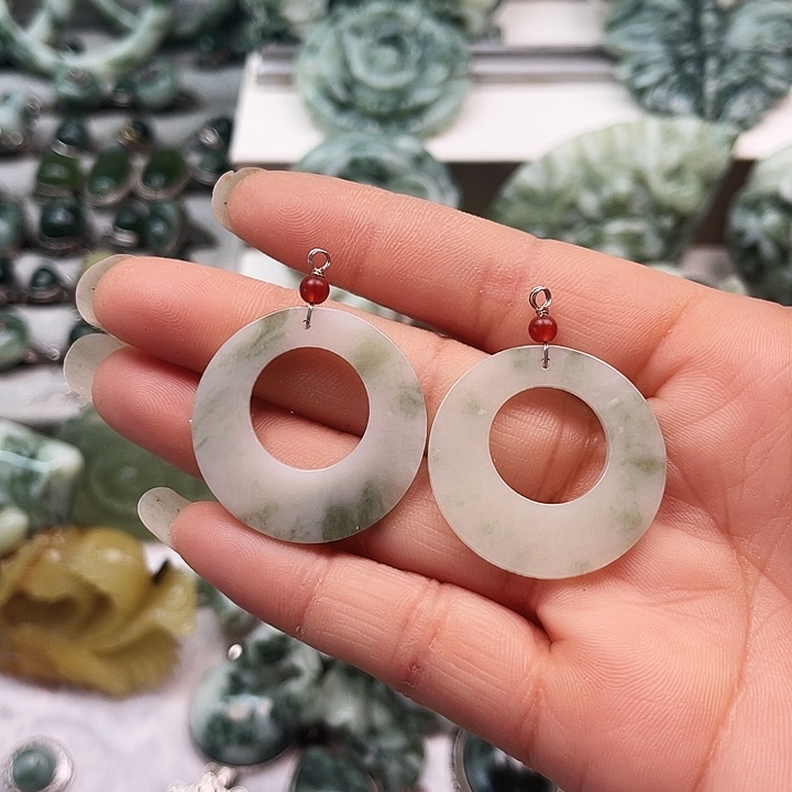 透闪石-蛇纹石玉耳环未镶嵌