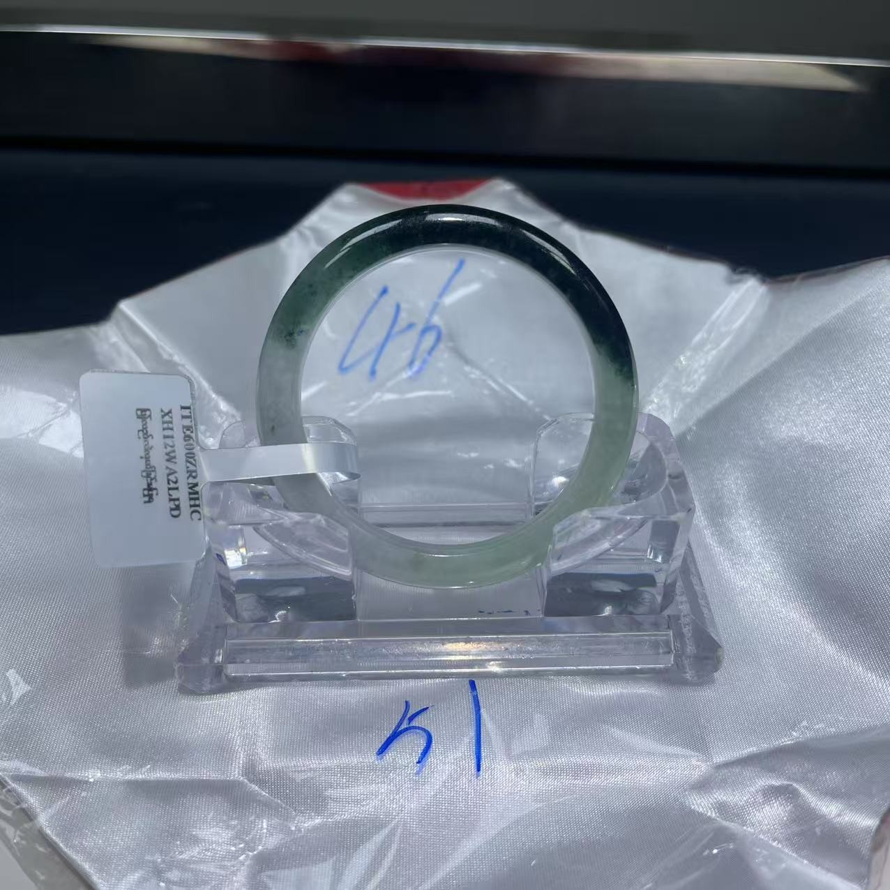 毛货手镯需精细抛光/46