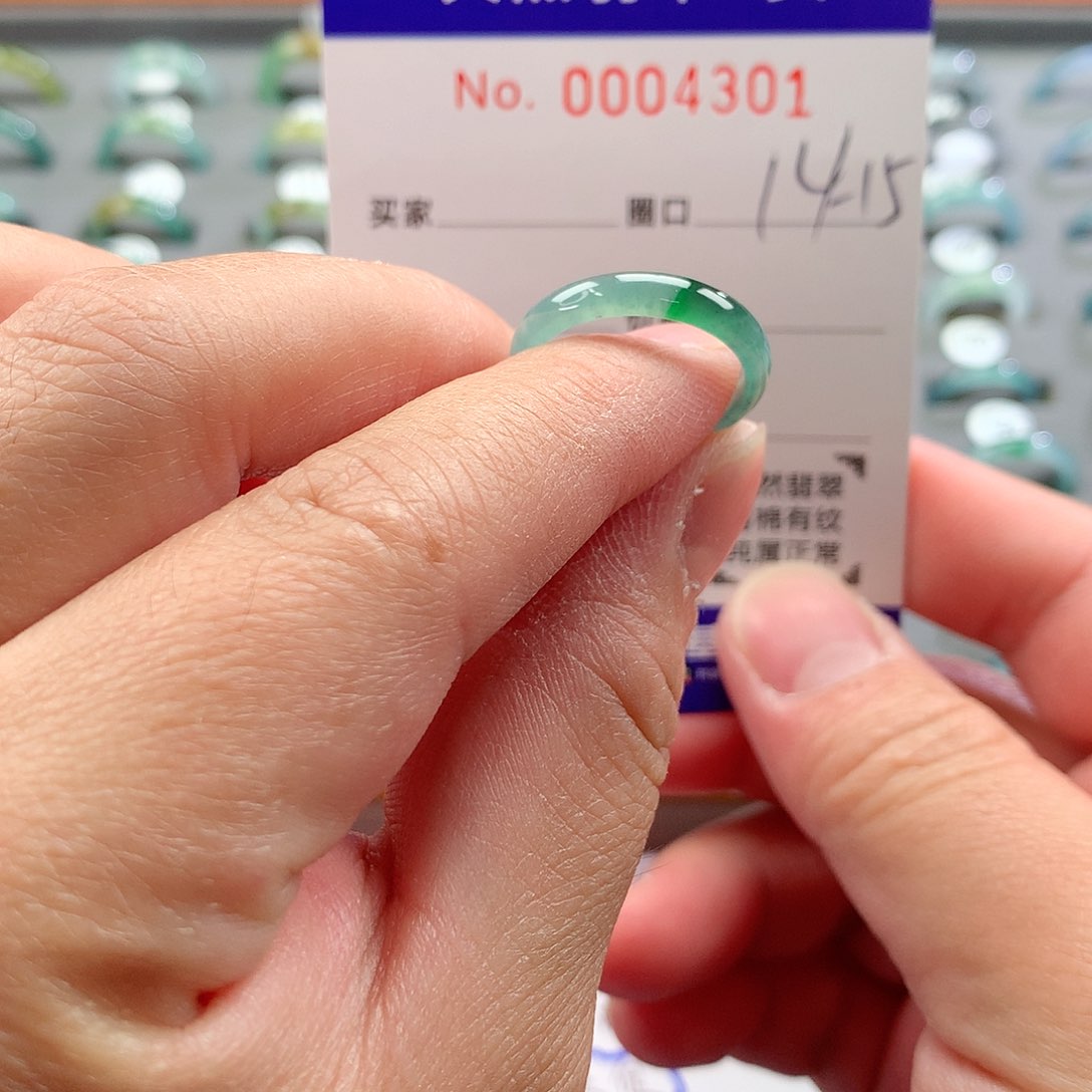 翡翠戒指未镶嵌天然