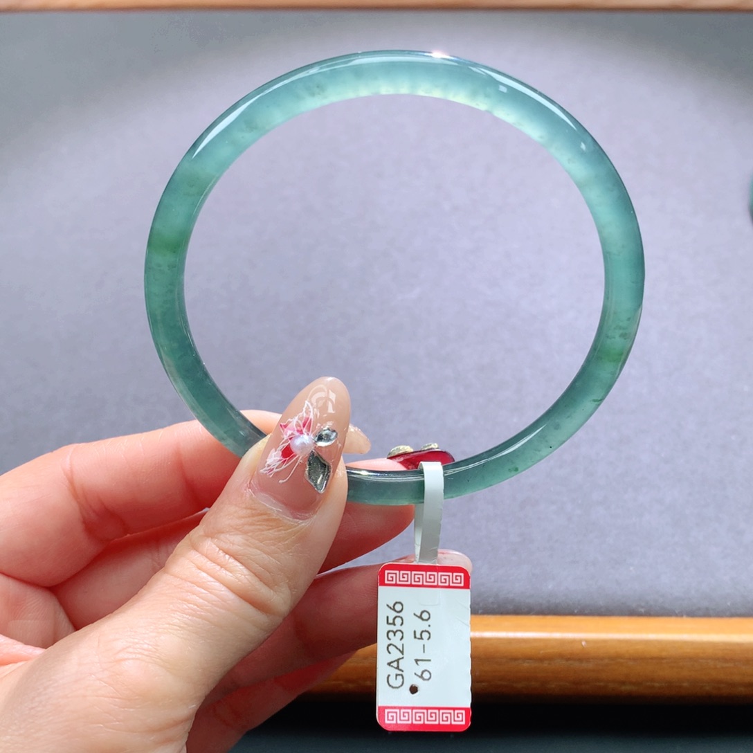 翡翠手镯未镶嵌天然翡翠手镯叮当镯