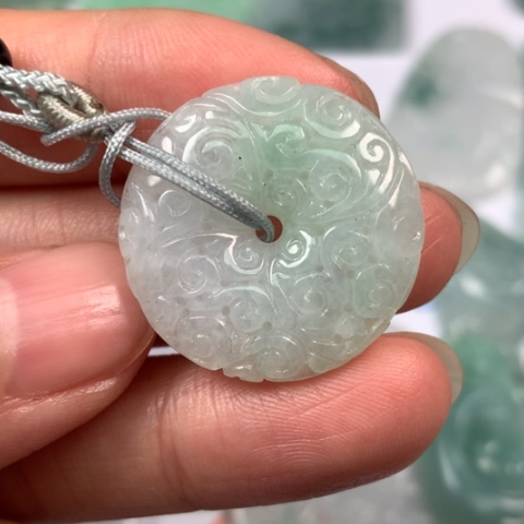 翡翠颈饰未镶嵌翡翠