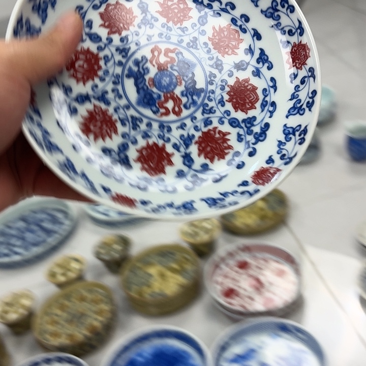 瓷片釉里红缠枝莲大胡乘景德镇