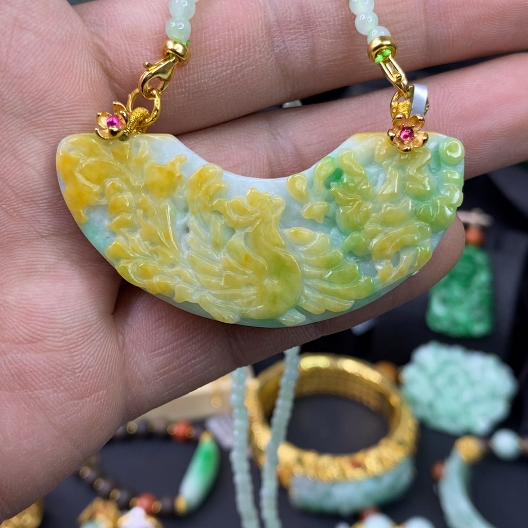 颈饰未镶嵌翡翠吊坠