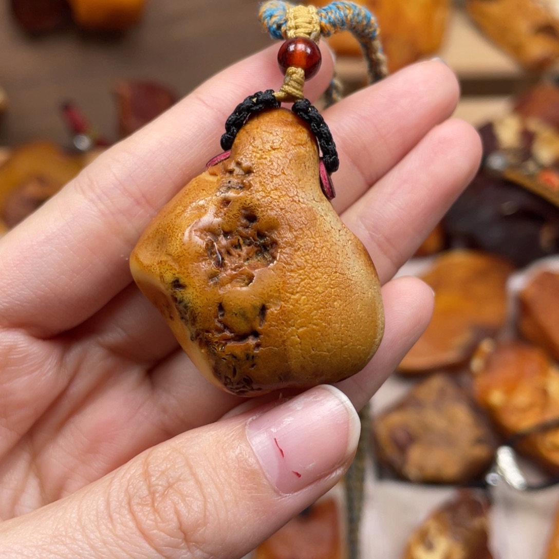 琥珀未镶嵌珠宝奇石