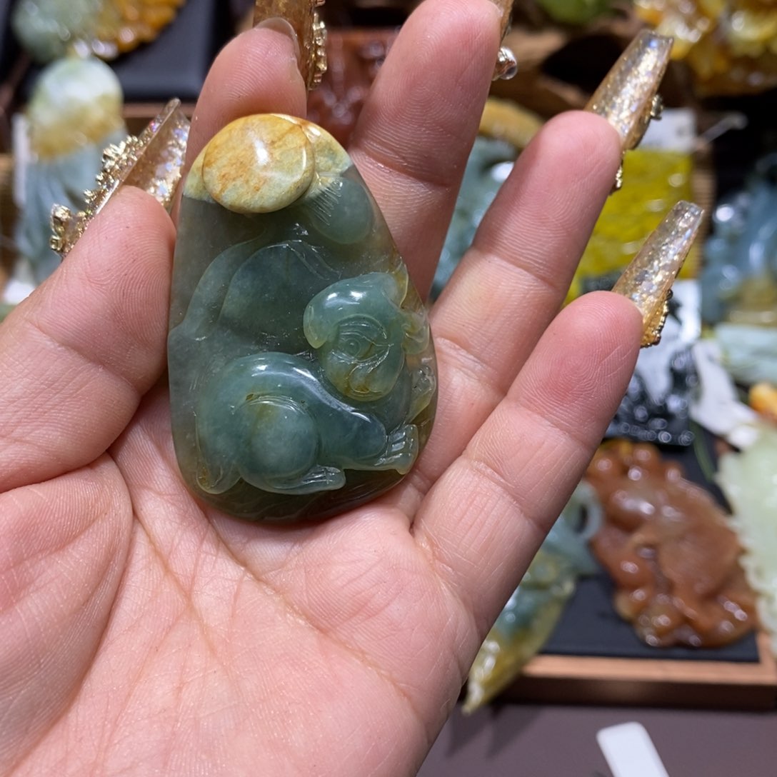 蛇纹石玉颈饰未镶嵌