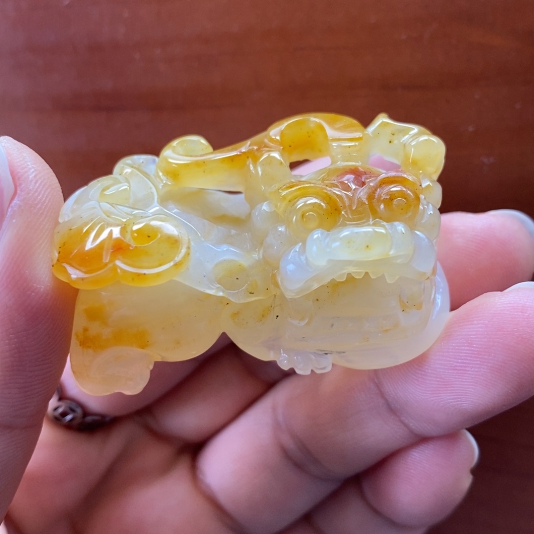 石英质玉（黄龙玉）未镶嵌颈饰