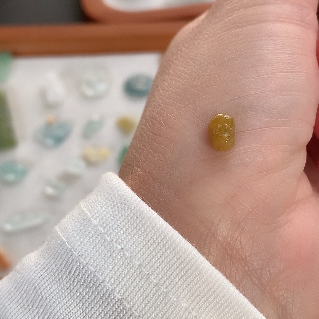 翡翠未镶嵌颈饰貔貅