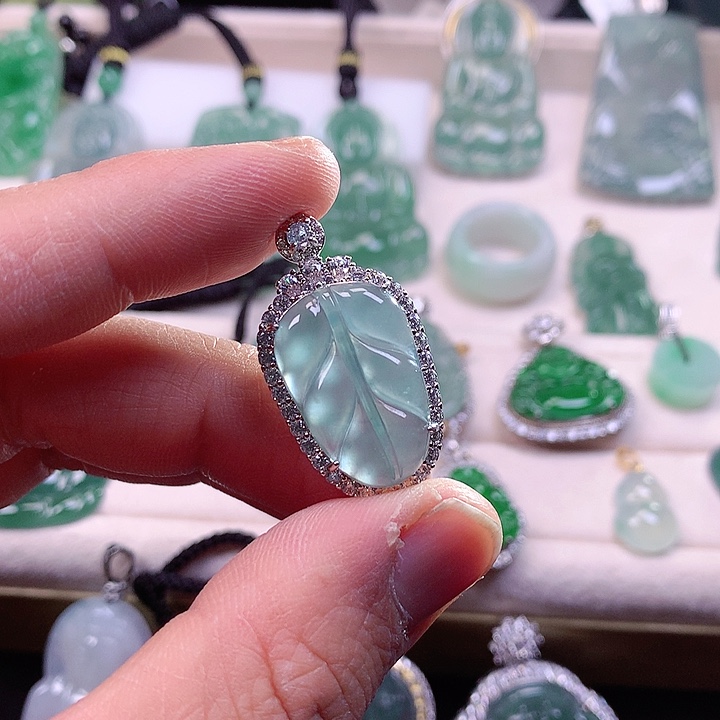 翡翠颈饰未镶嵌翡翠