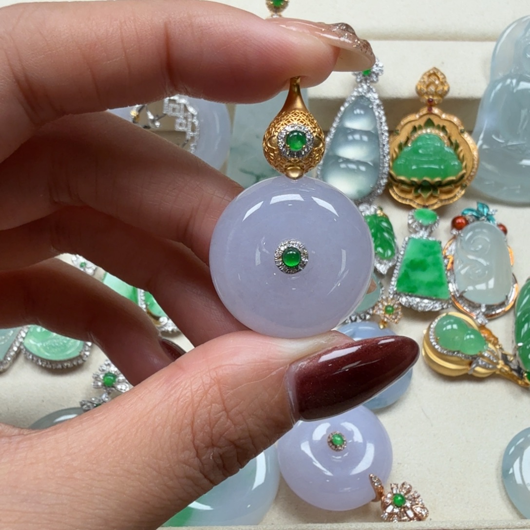 翡翠18K金镶嵌颈饰