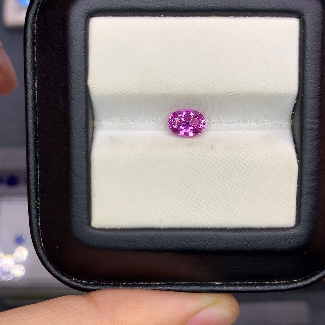 彩色蓝宝石裸石81分全净