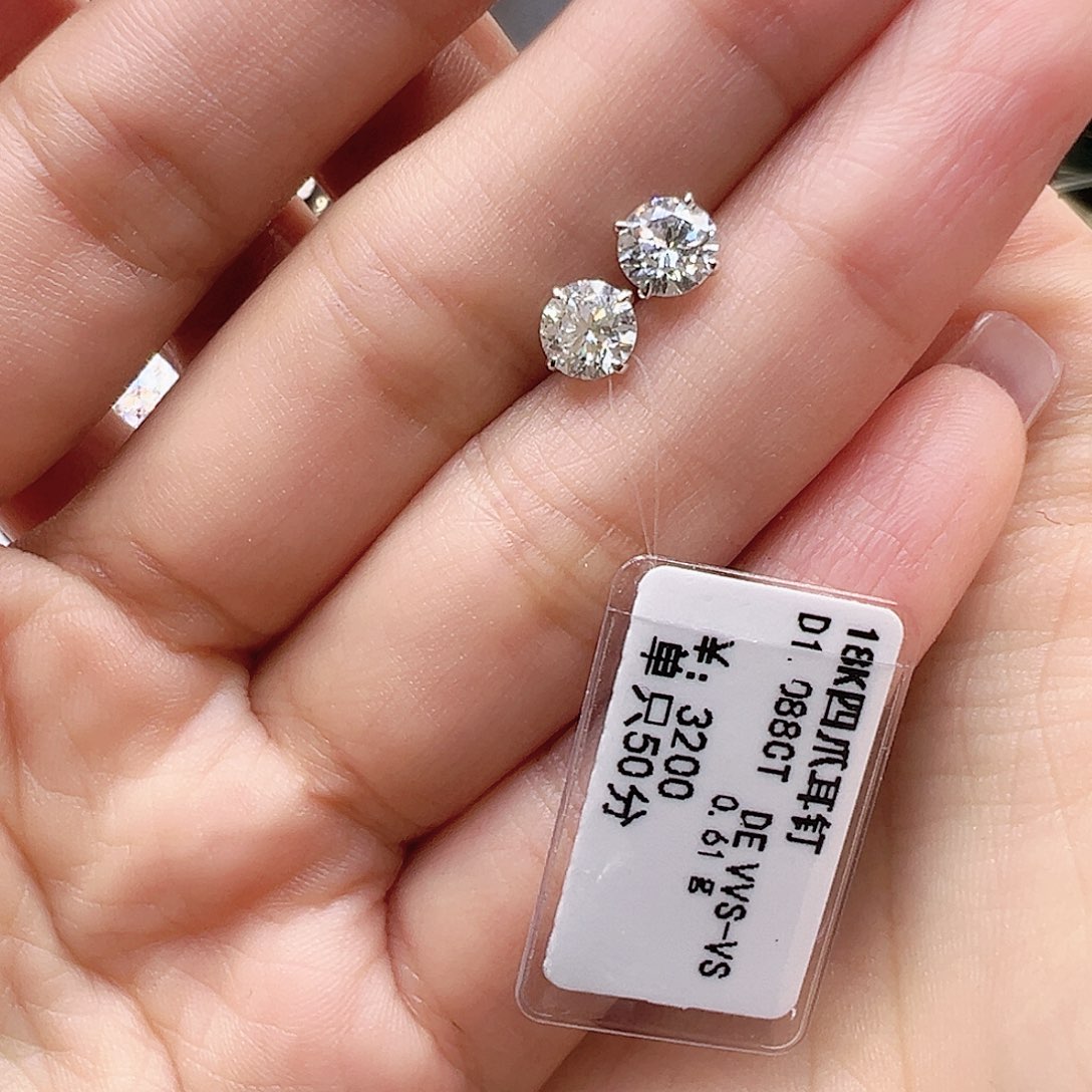 实验室培育钻石耳钉18K金镶嵌1.088ct K白四爪耳钉单只约50分