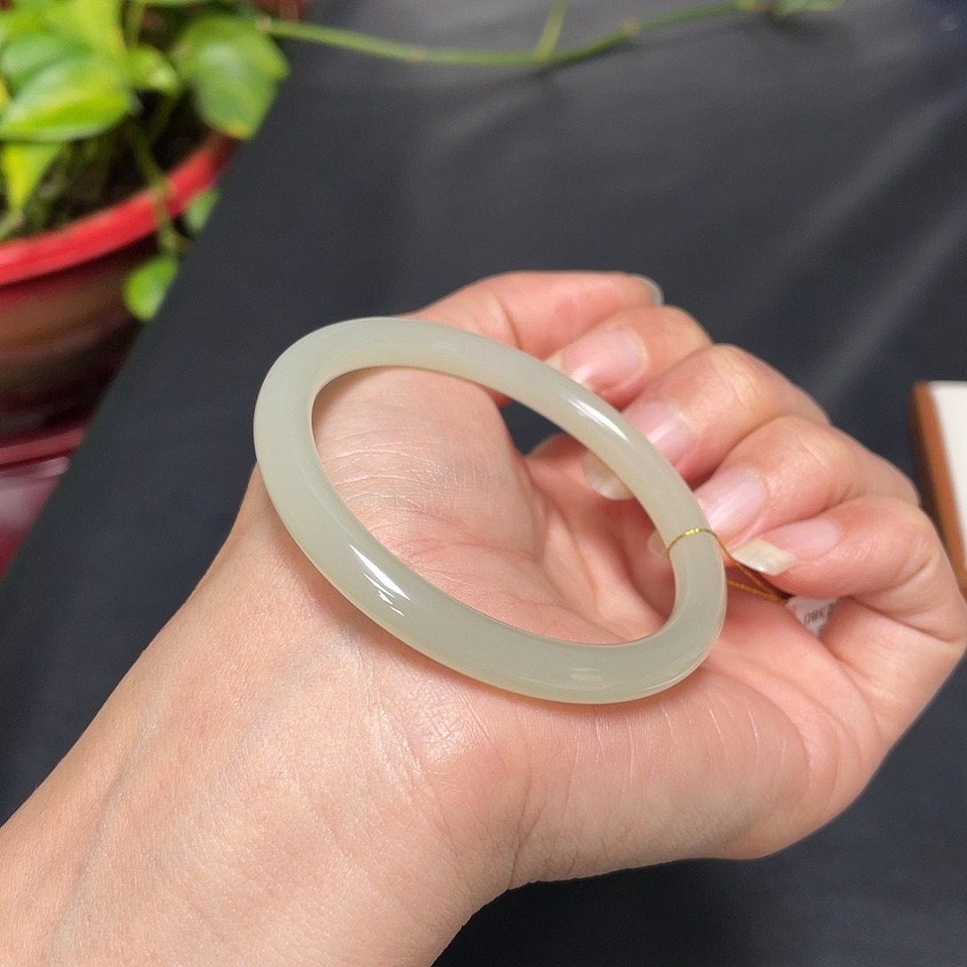 小***e和田玉未镶嵌手镯