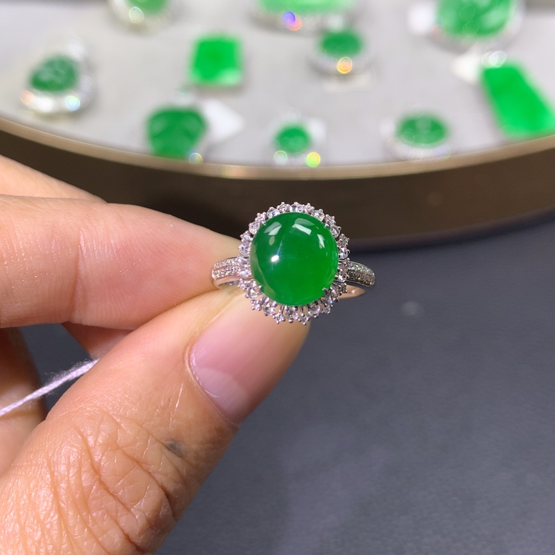 翡翠戒指18K金镶嵌翡翠