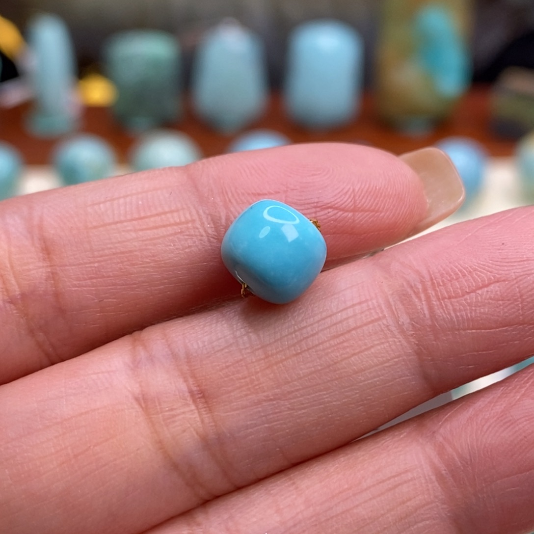 绿松石未镶嵌珠宝奇石8.1×7.4