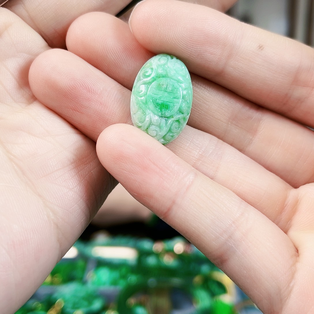 翡翠颈饰未镶嵌吊坠多样性