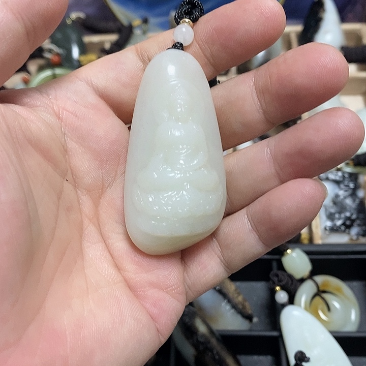 侯***生和田玉未镶嵌颈饰