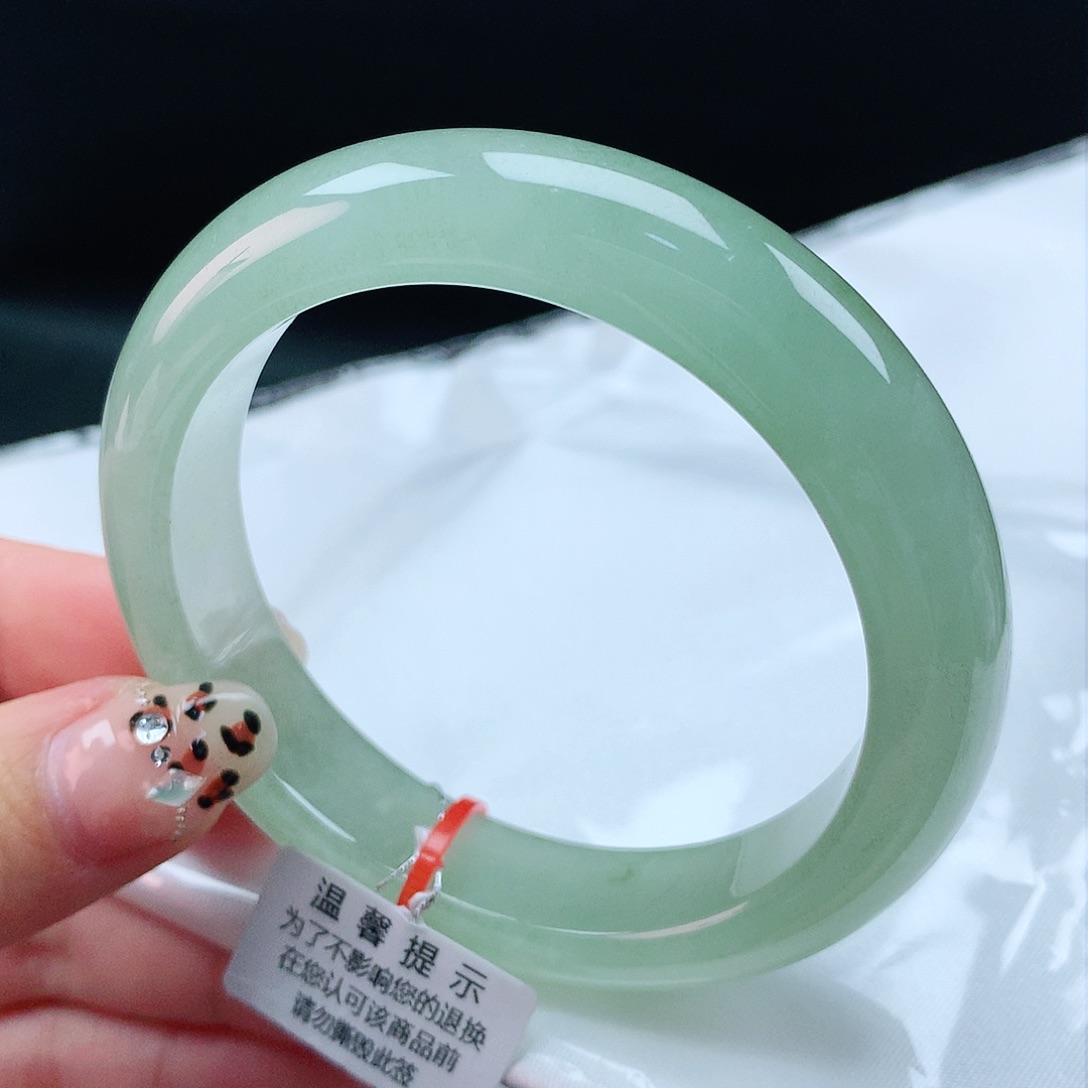 翡翠手镯未镶嵌54圈