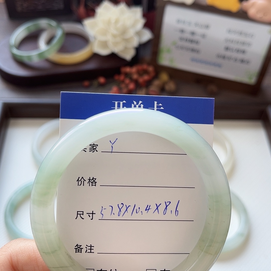 Y***.石英岩玉未镶嵌手镯