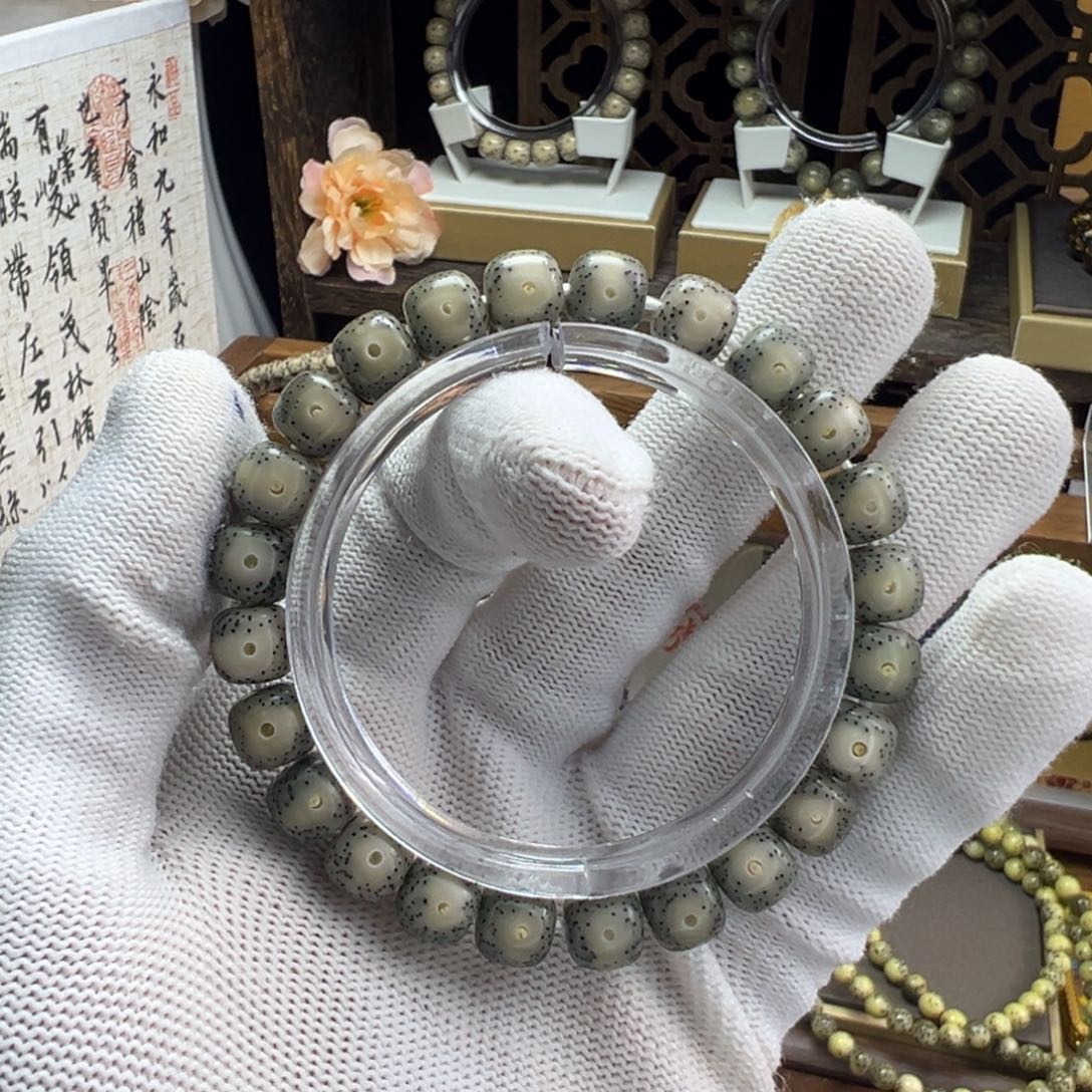 星月菩提吊坠306 9mm绿包白大眼 有粗星