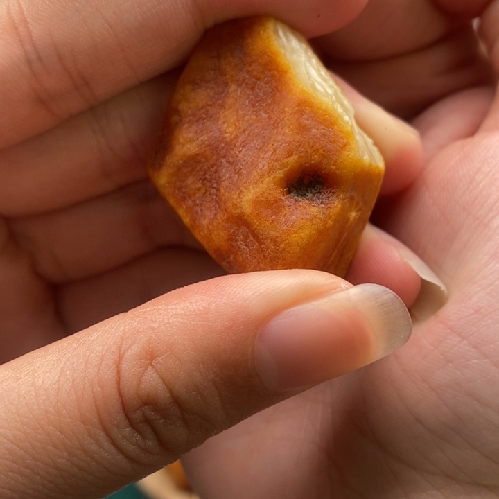 定制蜜蜡未镶嵌R****.蜜蜡原石