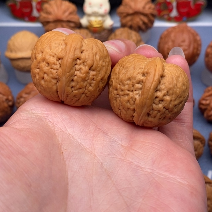 文玩核桃把件蛇皮元宝