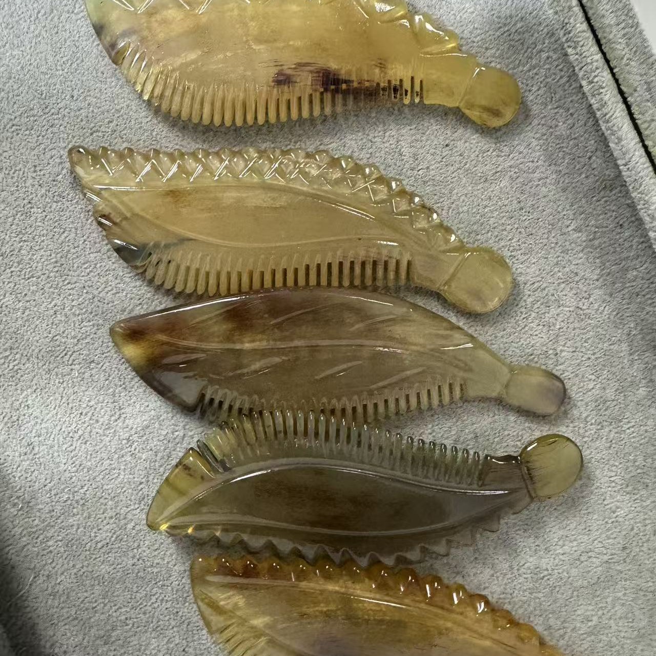 羊角脸梳刮板梳全身通用疏通脸部经络多功能按摩S型便于操作便携