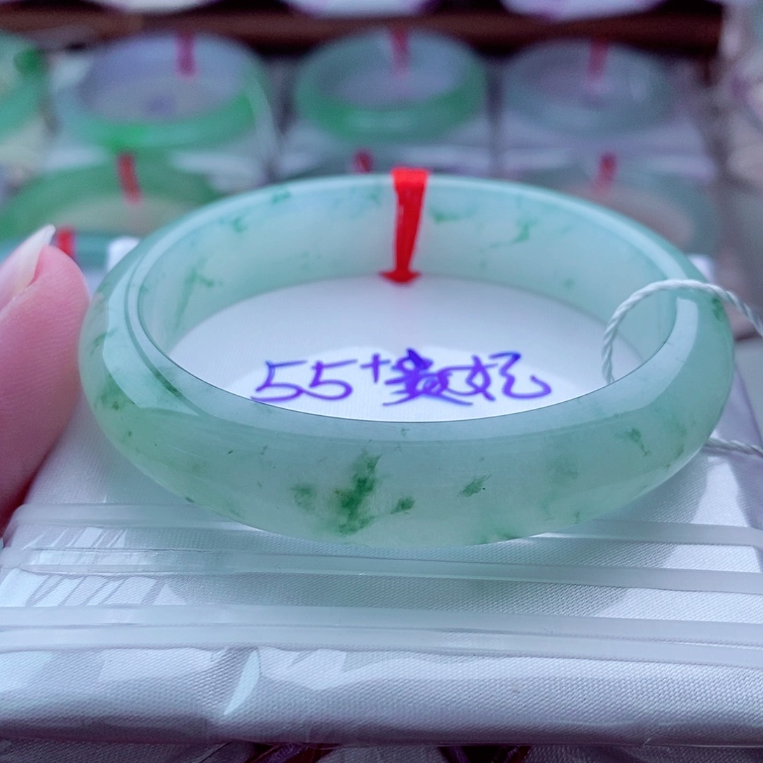 翡翠未镶嵌手镯（贵妃镯）512灵动飘逸意境冰透冰胶起光