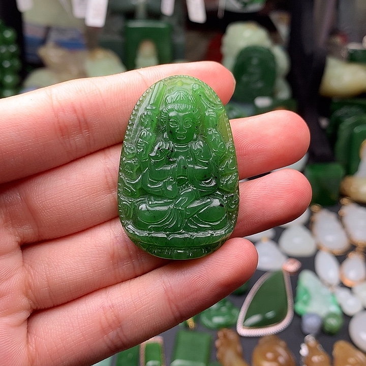 孙***选颈饰未镶嵌和田玉