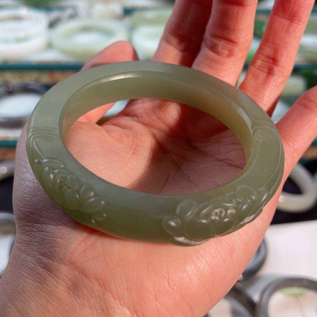 和田玉手镯未镶嵌湖水绿56➕