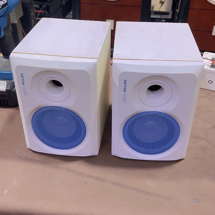 8新飞利浦小白色箱子一对，成色如图