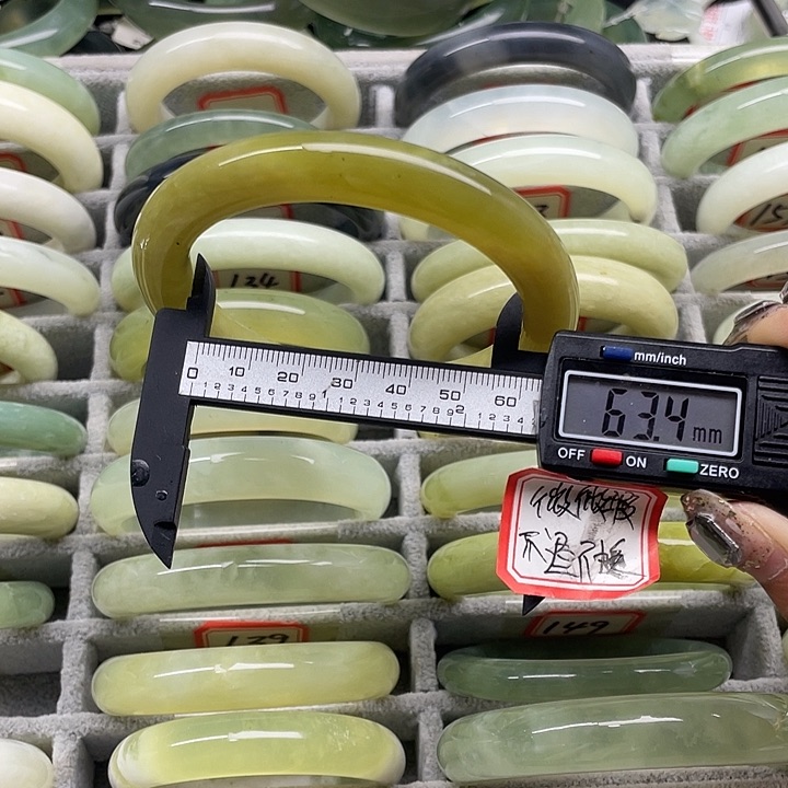 蛇纹石玉未镶嵌手镯129