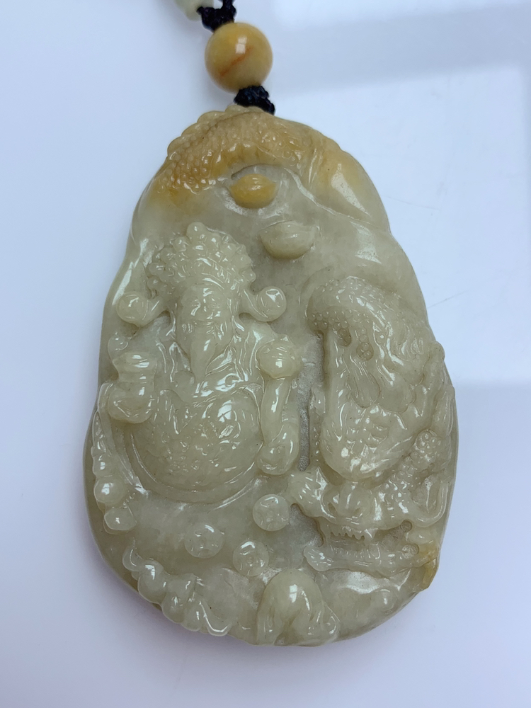 天然翡翠A货满黄财爷吊坠一件