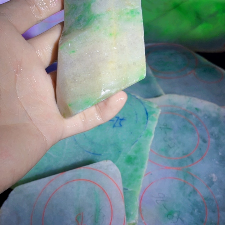 定制翡翠未镶嵌手镯