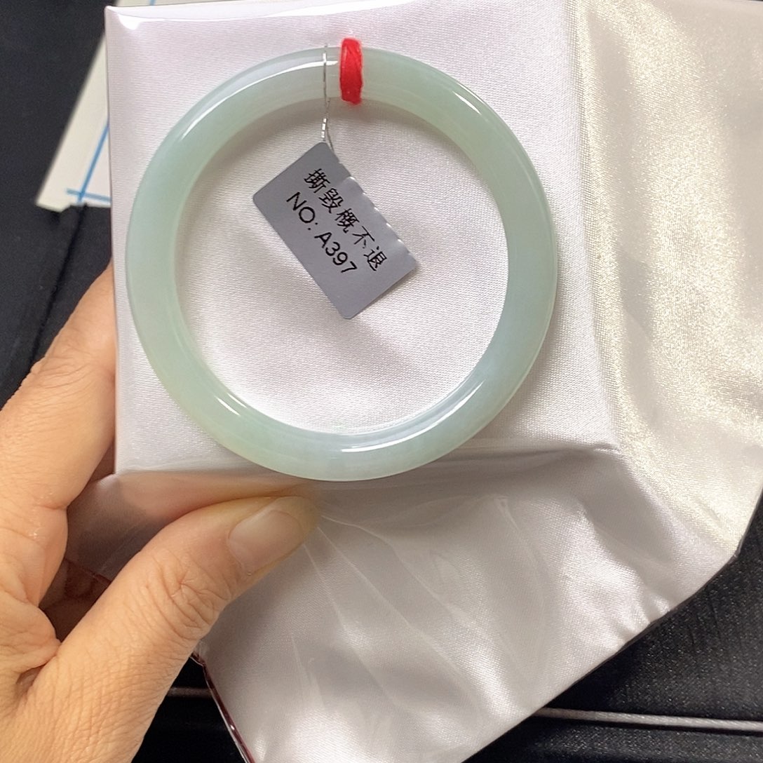 翡翠未镶嵌手镯（圆镯）53.3