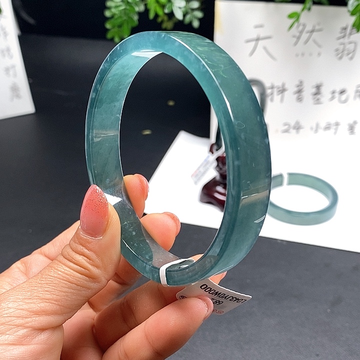 翡翠手镯未镶嵌68尺寸