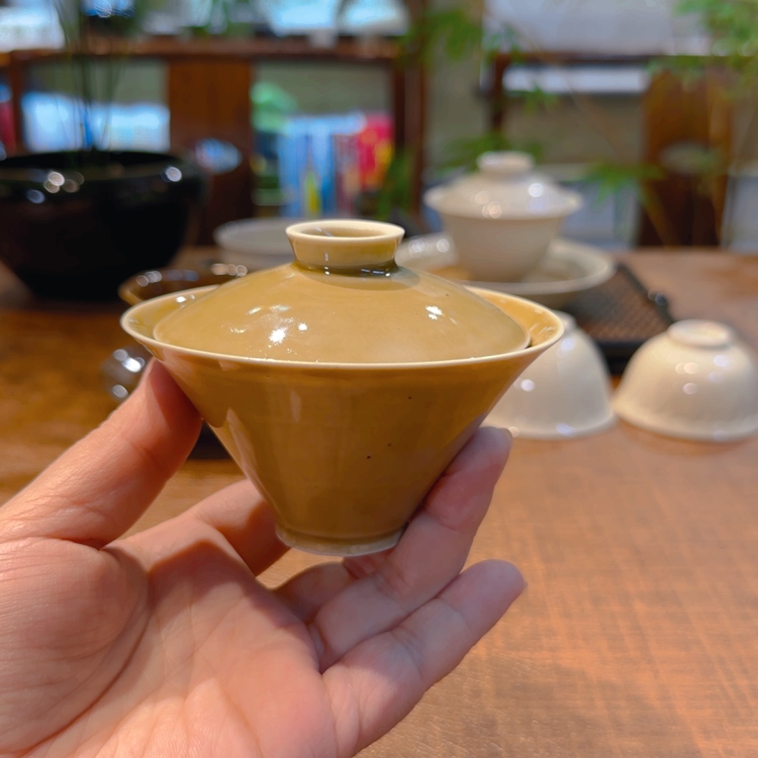 瑕疵黄定斗笠式盖碗  100ml